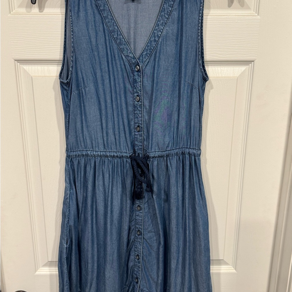 G.H. Bass & Co. Blue Denim Dress.
I’m 5” & it comes to right about my knees.